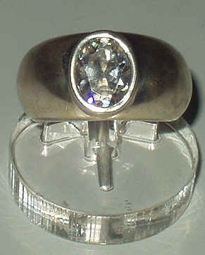 Anel com zircônia oval 7x9mm01a.jpg (84791 bytes)